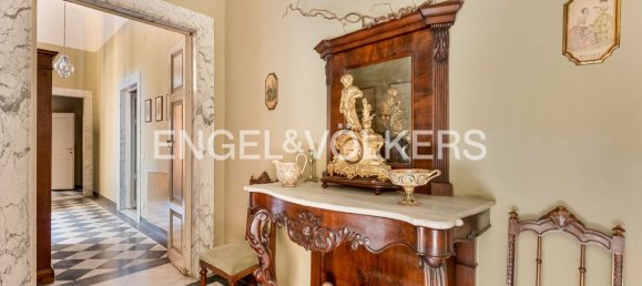 5 bedrooms Apartment in Carrara, Italy No. 322547 3