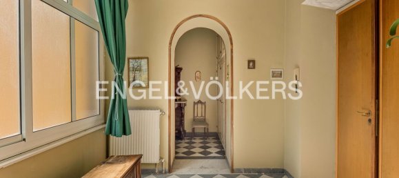 5 bedrooms Apartment in Carrara, Italy No. 322547 7