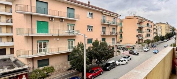 5 rooms Apartment in Benevento, Italy No. 37365 4