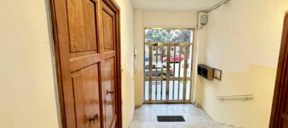 5 rooms Apartment in Benevento, Italy No. 37365 5