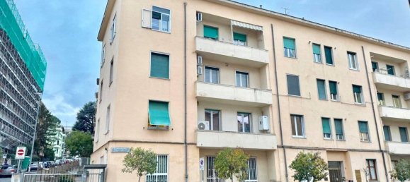 5 rooms Apartment in Benevento, Italy No. 37365 2