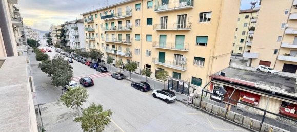 5 rooms Apartment in Benevento, Italy No. 37365 3