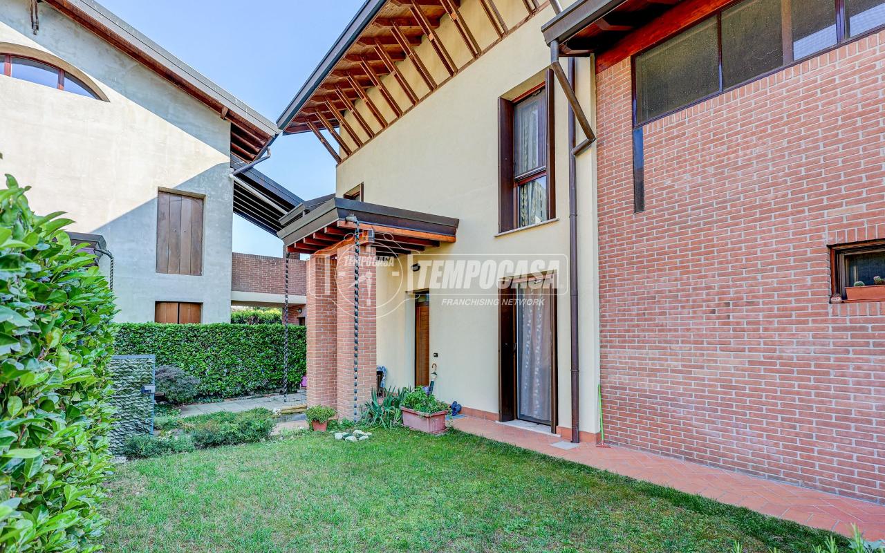 4غرفة منزل في Turbigo, Italy رقم 128484