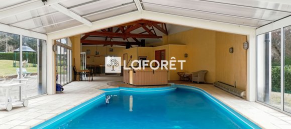 5 bedrooms House in Veretz, France No. 68420 11