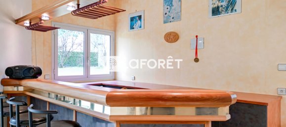 5 bedrooms House in Veretz, France No. 68420 13