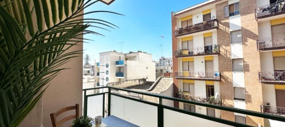 Apartamento de 3 dormitorios en Lecce, Italy No. 287119 2