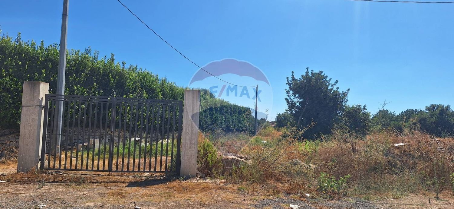  Land in Rosolini, Italy No. 402164