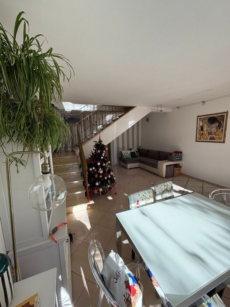 4-Zimmer Haus in Rome, Italy, Nr. 196155