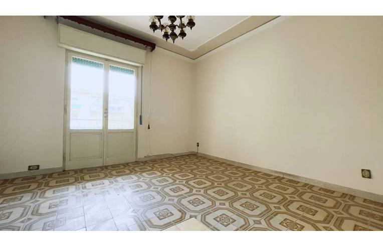 3-salle Appartement à Messina, Italy No. 253216