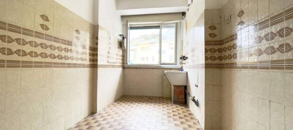 3-salle Appartement à Messina, Italy No. 253216 8