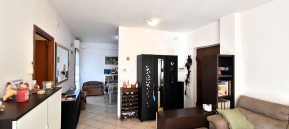 5 bedrooms Apartment in Pistoia, Italy No. 335968 2