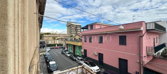 4-salle Appartement à Catania, Italy No. 139266 8