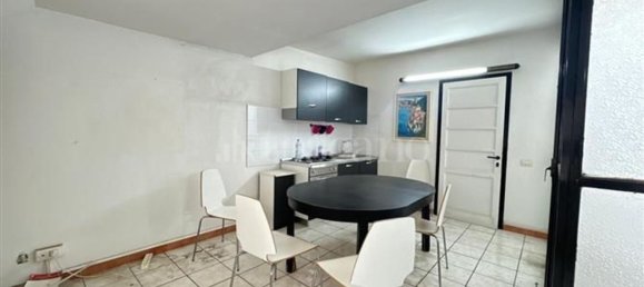 4-salle Appartement à Catania, Italy No. 139266 3