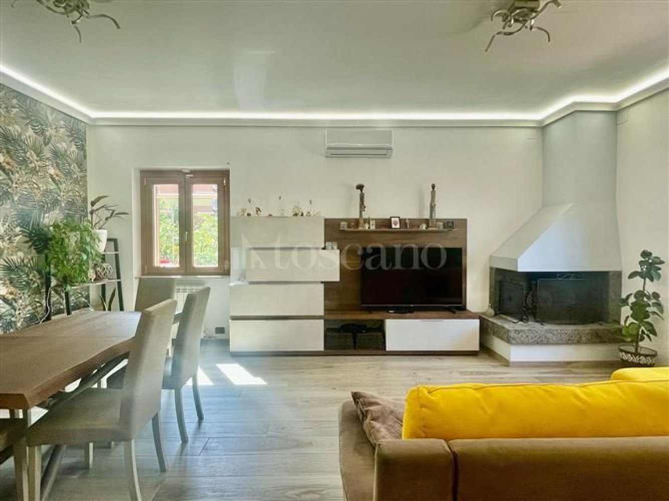 7 rooms Villa in Rome, Italy No. 128173