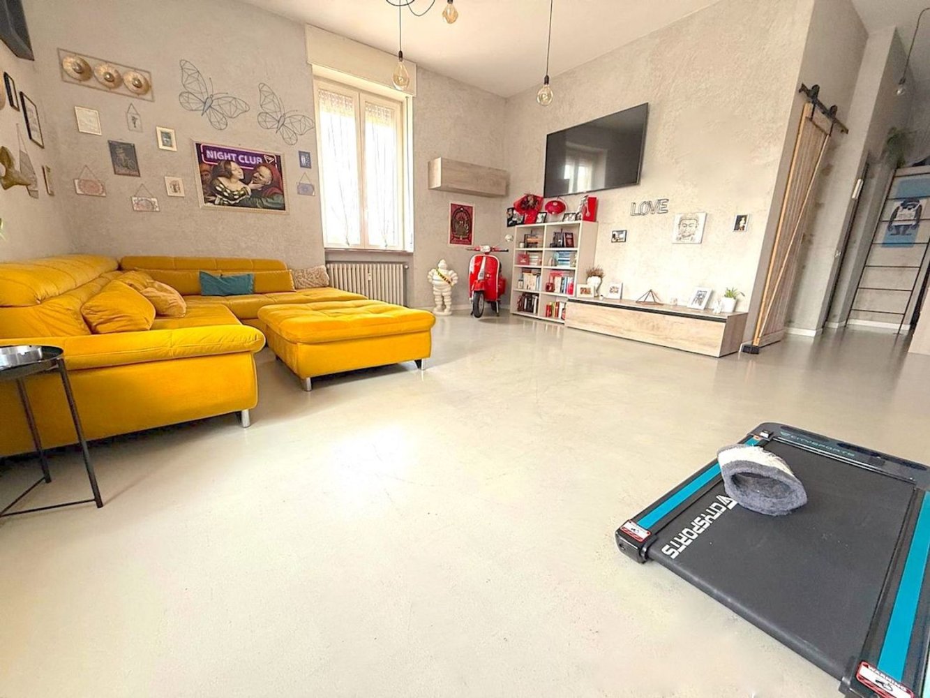 Квартира с 3 комнатами в Монца, Италия № 334583