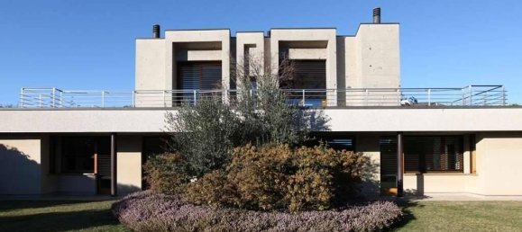 5 bedrooms Villa in Lipomo, Italy No. 132557 4