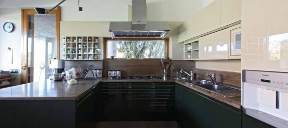 5 bedrooms Villa in Lipomo, Italy No. 132557 10