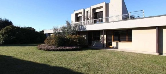 5 bedrooms Villa in Lipomo, Italy No. 132557 5