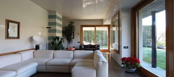 5 bedrooms Villa in Lipomo, Italy No. 132557 7