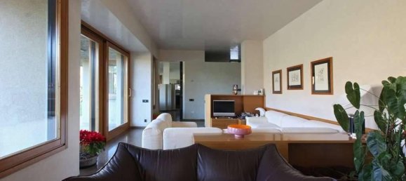 5 bedrooms Villa in Lipomo, Italy No. 132557 8