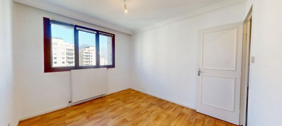 3 bedrooms Apartment in Grenoble, France No. 244252 11