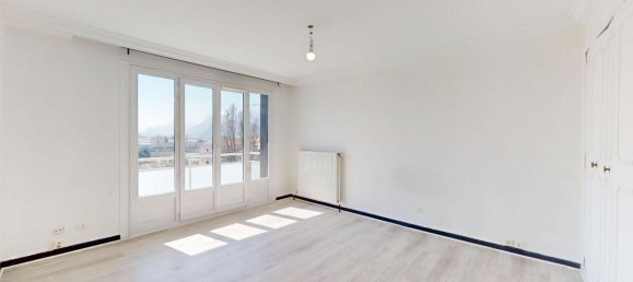 3 bedrooms Apartment in Grenoble, France No. 244252 8