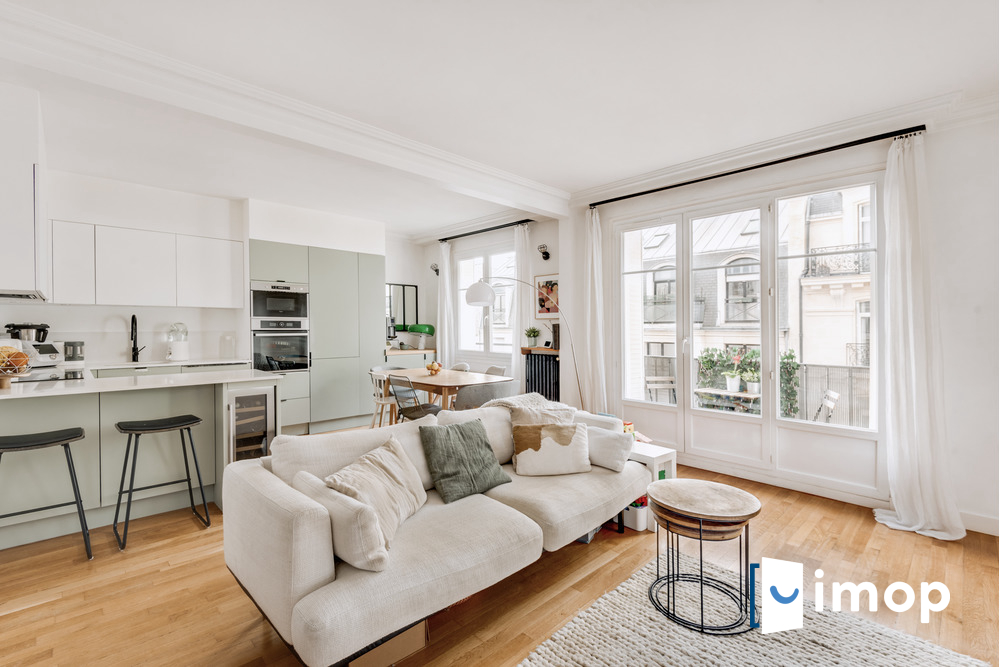 2 bedrooms Apartment in Paris, France No. 125316