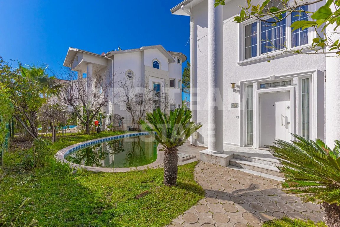 4-salle Villa à Belek, Turkey No. 47448