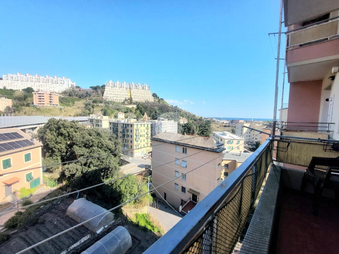 4 rooms Apartment in Genoa, Italy No. 13174