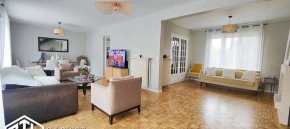 3 Schlafzimmer Haus in Clichy-sous-Bois, France, Nr. 135796 4
