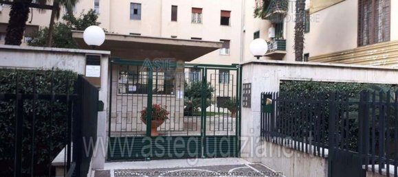 5 rooms Apartment in Rome, Italy No. 190322 2
