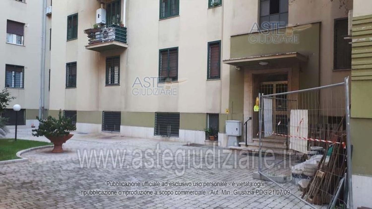 5 rooms Apartment in Rome, Italy No. 190322
