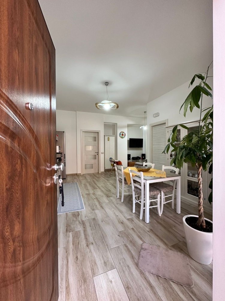 Квартира с 3 комнатами в Кротоне, Италия № 103762