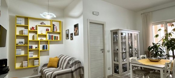 Квартира с 3 комнатами в Кротоне, Италия № 103762 3