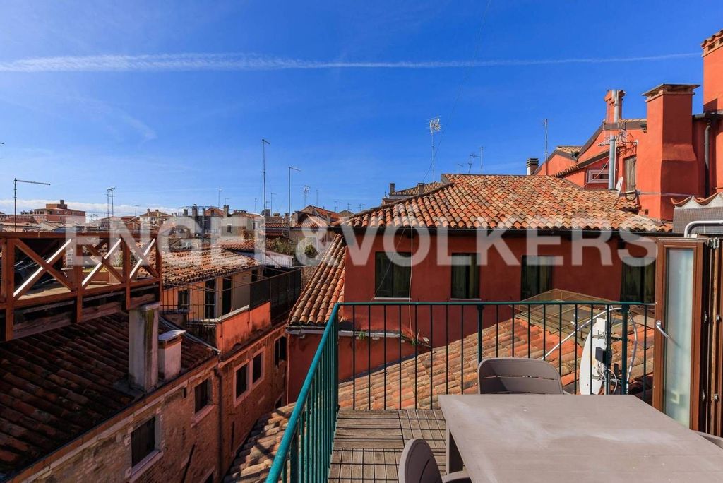 2 bedrooms Apartment in Venice, Italy No. 127891