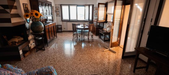 Apartamento de 3 habitaciónes en Merate, Italy No. 3121 2