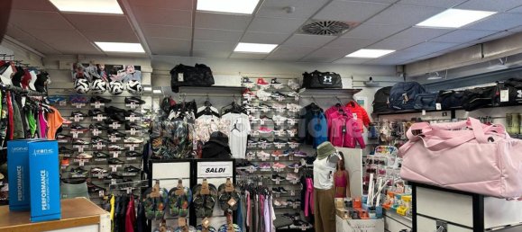 1-Zimmer Gewerbliche Immobilie in Rome, Italy, Nr. 365167 8