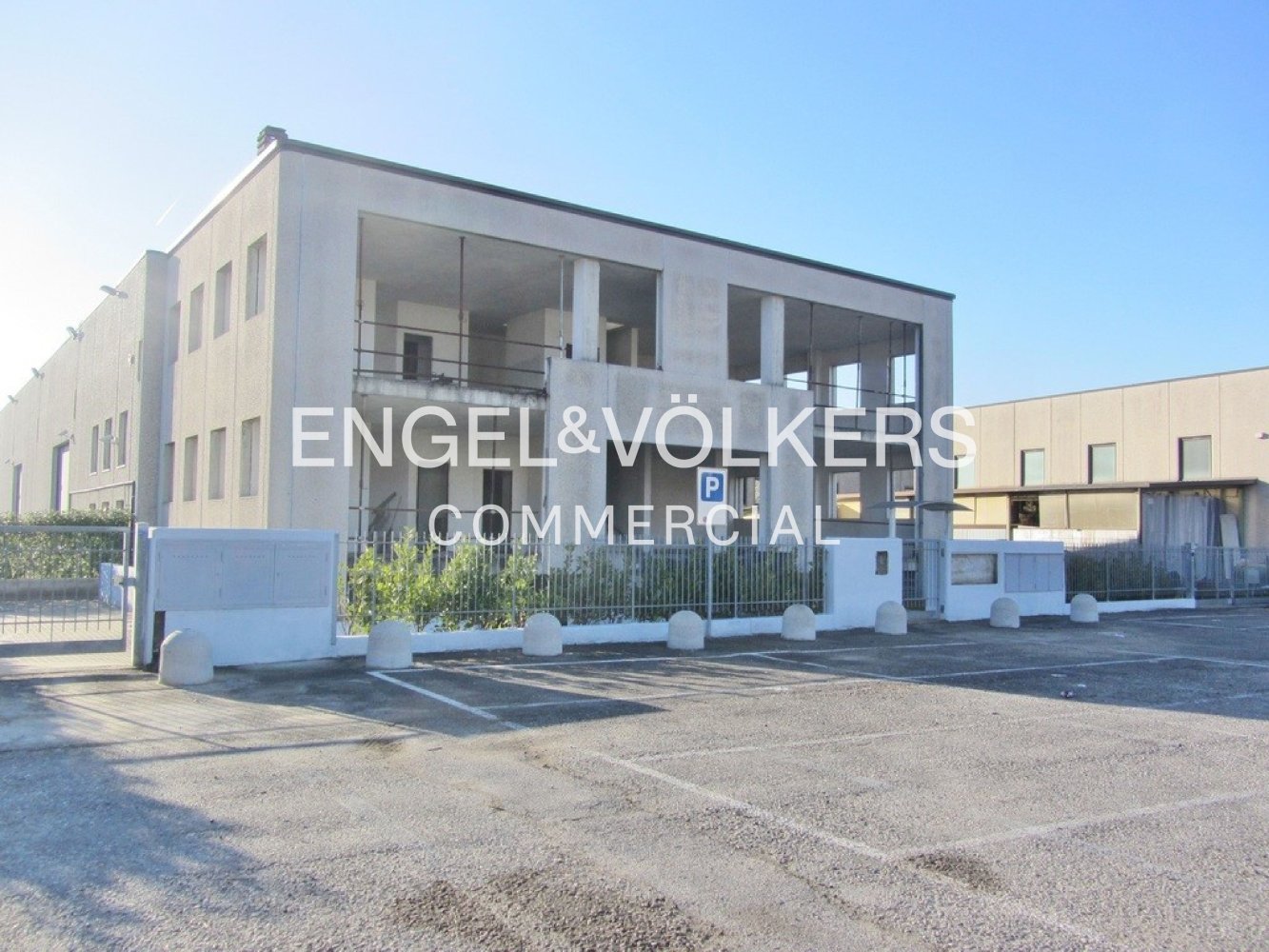  مكتب في Missaglia, Italy رقم 338255