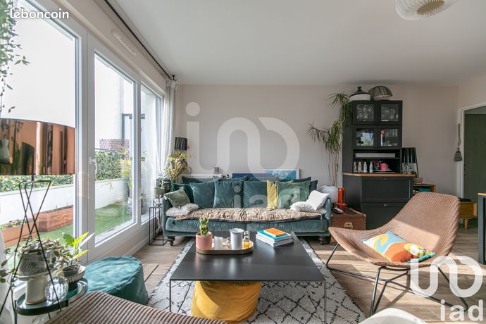 3 bedrooms Apartment in Romainville, France No. 354763