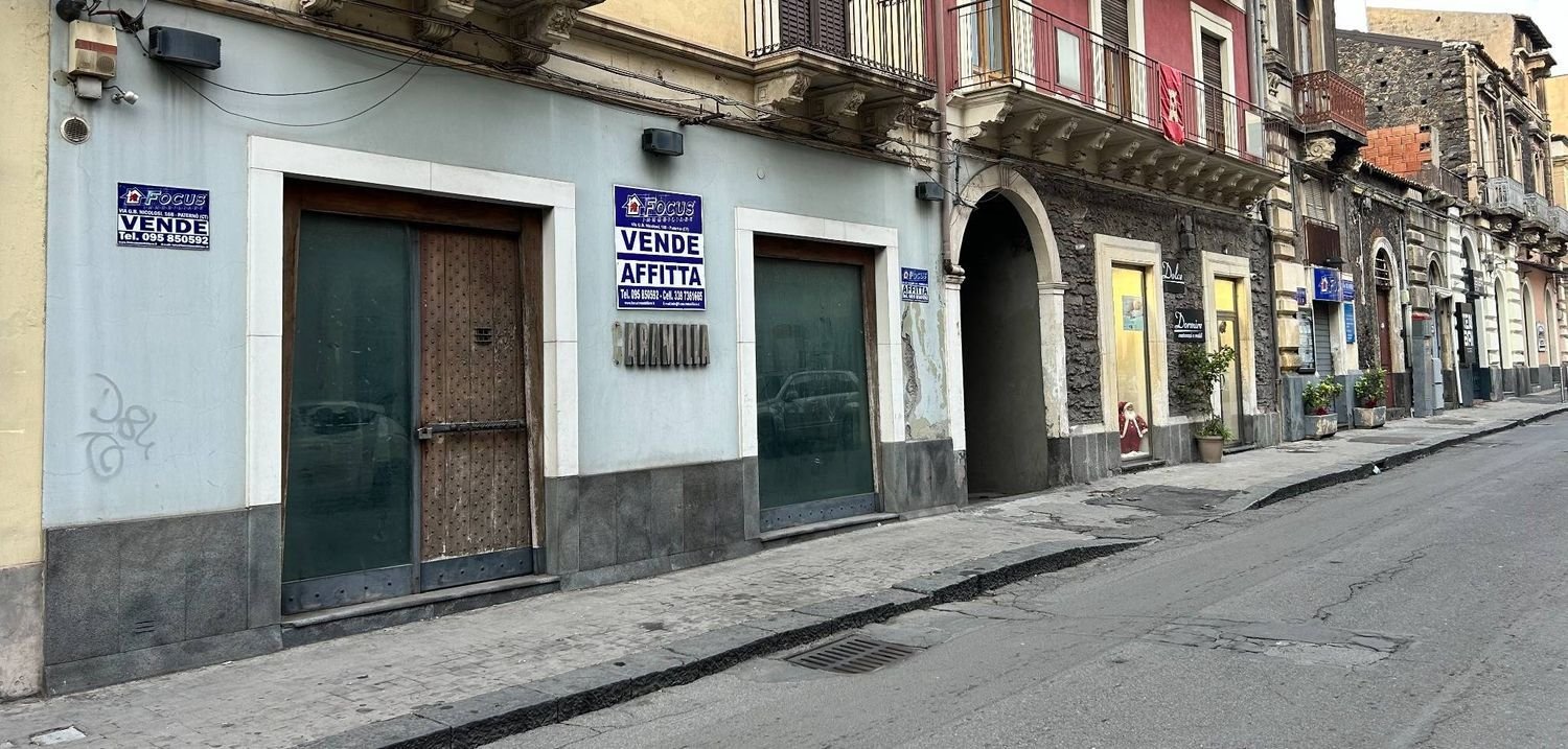  عقار تجاري في Paternò, Italy 120متر مربع رقم 258966