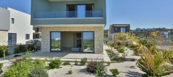 4 bedrooms Villa in Chloraka, Cyprus No. 16260 3