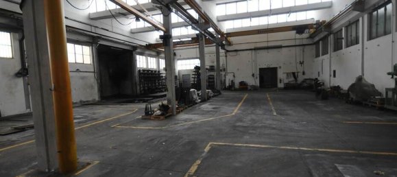 2 rooms Commercial property in Pistoia, Italy No. 75170 3