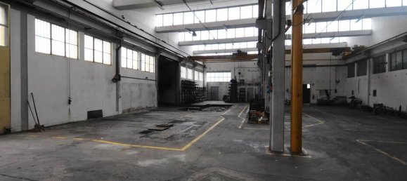 2 rooms Commercial property in Pistoia, Italy No. 75170 2