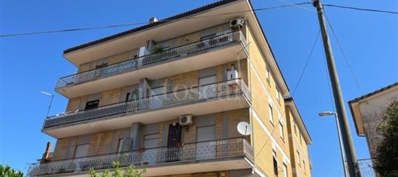 Квартира с 3 комнатами в Ментана, Италия № 259048 2