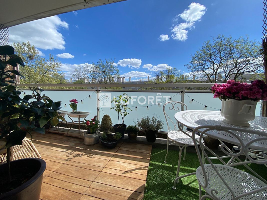 2 bedrooms Apartment in Suresnes, France No. 183862