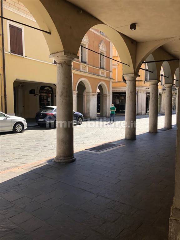 Propiedad comercial de 3 habitaciónes en Mantua, Italy No. 239414