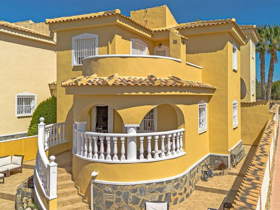 Villa de 3 dormitorios en Ciudad Quesada, Spain No. 176465