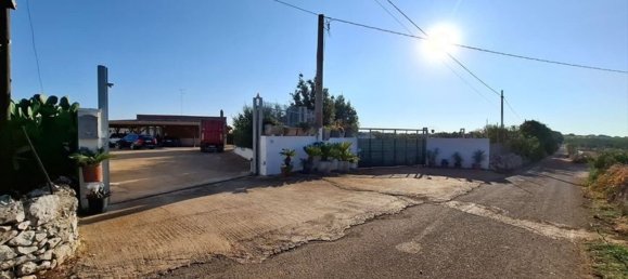 Дом с 10 комнатами в Конверсано, Италия № 303153 2