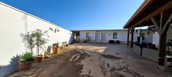 Дом с 10 комнатами в Конверсано, Италия № 303153 27