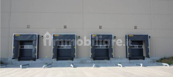 2 rooms Warehouse in San Martino Buon Albergo, Italy No. 335142 2